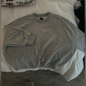 Gap maternity grey crew neck sweatshirt, sz Med.